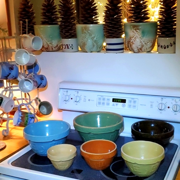 💥SOLD💥Roseville Ransbottom Watering Girl Yelloware,Whole Set - Picture 4 of 7